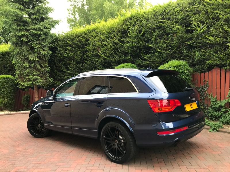 AUDI Q7