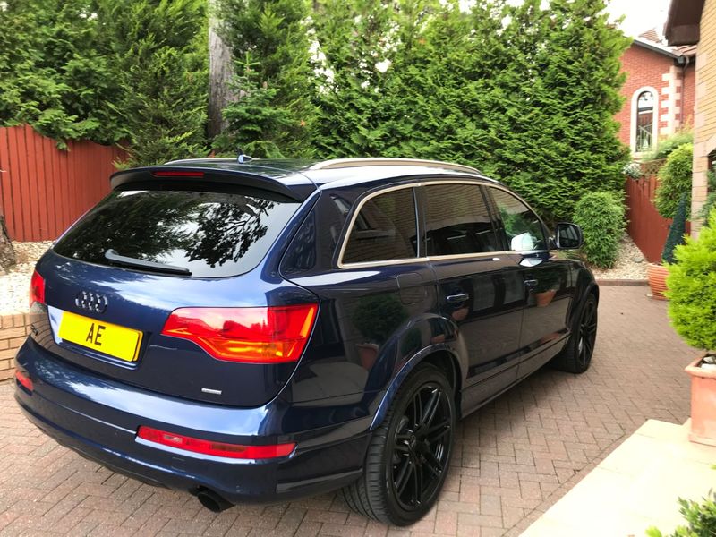 AUDI Q7