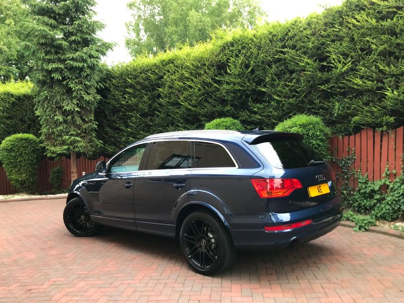 AUDI Q7