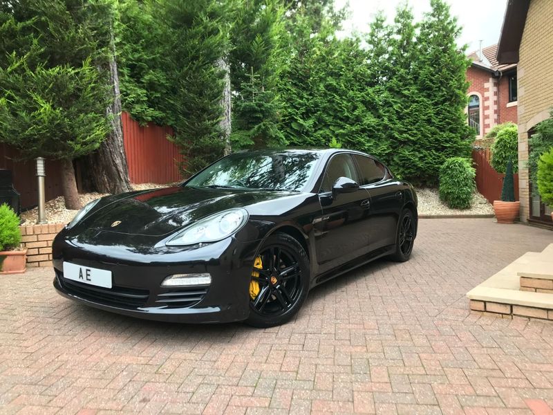 PORSCHE PANAMERA