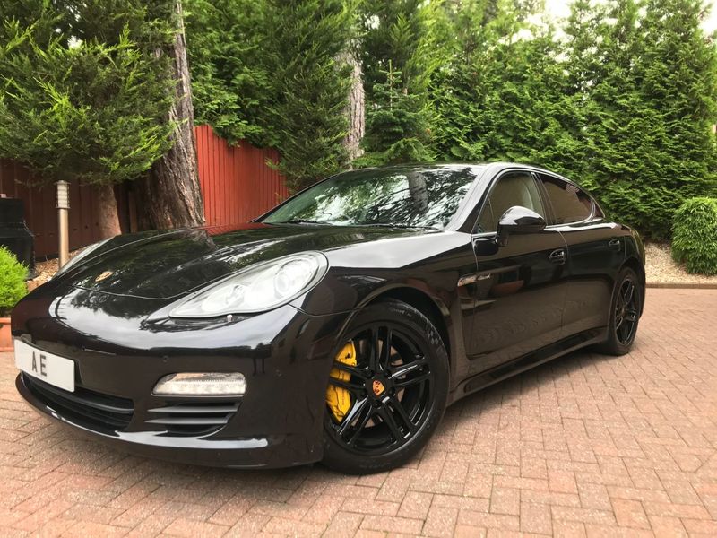 PORSCHE PANAMERA