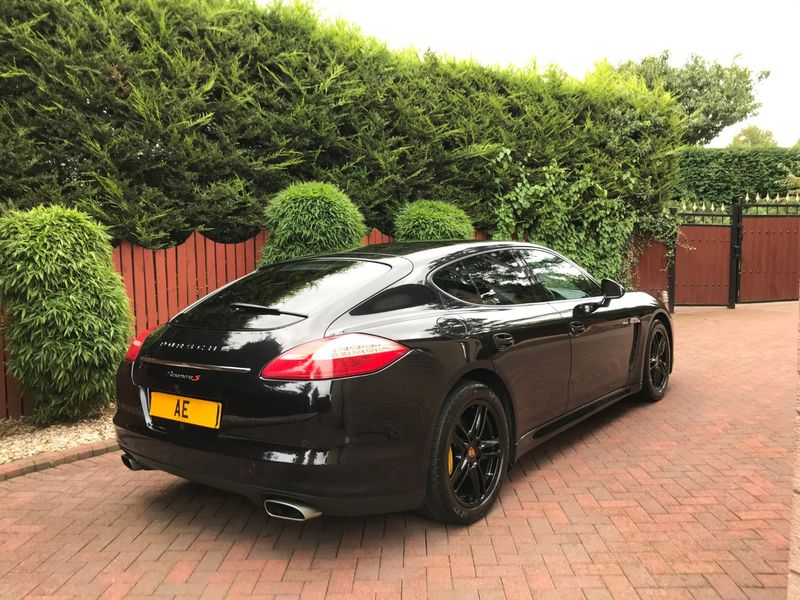 PORSCHE PANAMERA