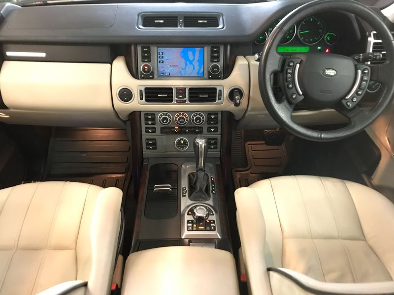 View LAND ROVER RANGE ROVER TDV8 VOGUE