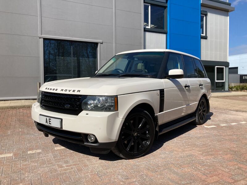 View LAND ROVER RANGE ROVER TDV8 VOGUE