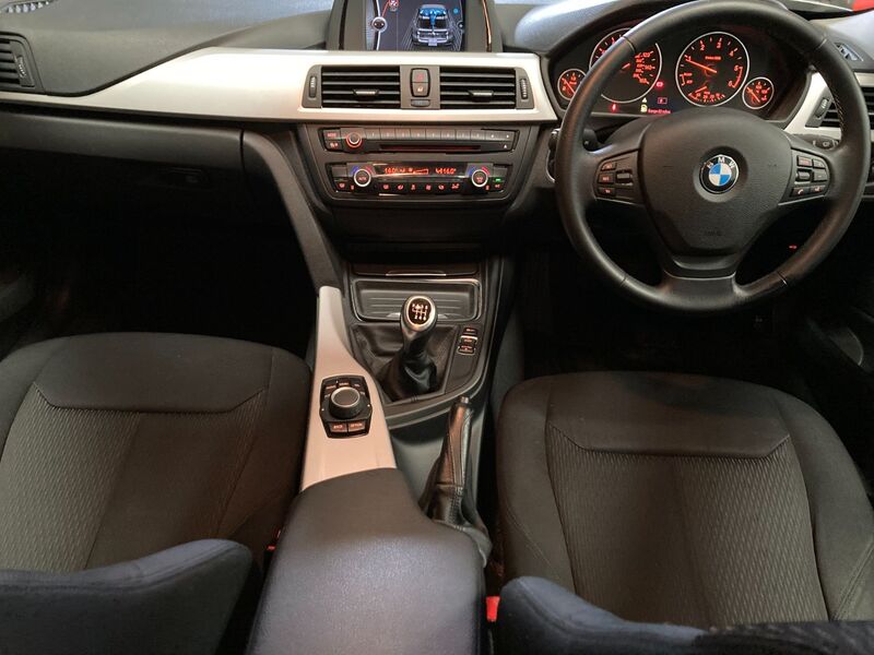 View BMW 3 SERIES 318D SE TOURING