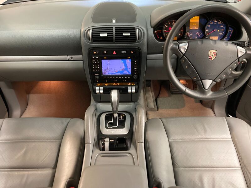 PORSCHE CAYENNE