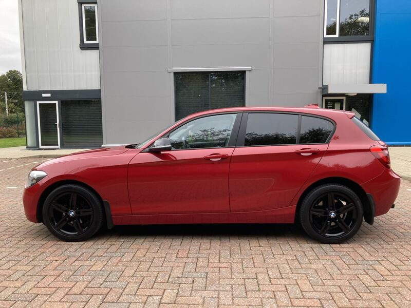 BMW 1 SERIES