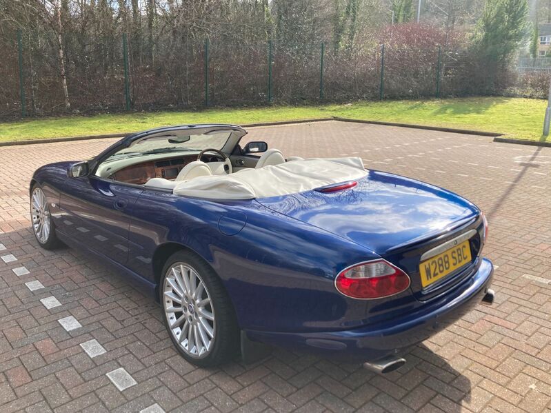 JAGUAR XK8