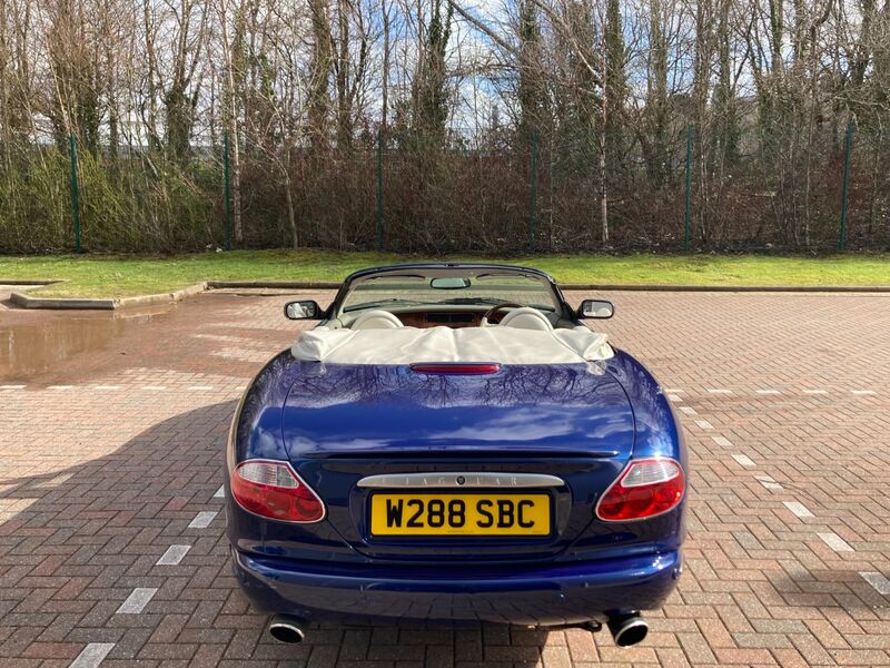 JAGUAR XK8