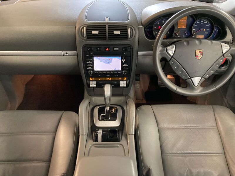 PORSCHE CAYENNE