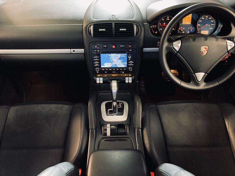 View PORSCHE CAYENNE D TIPTRONIC S