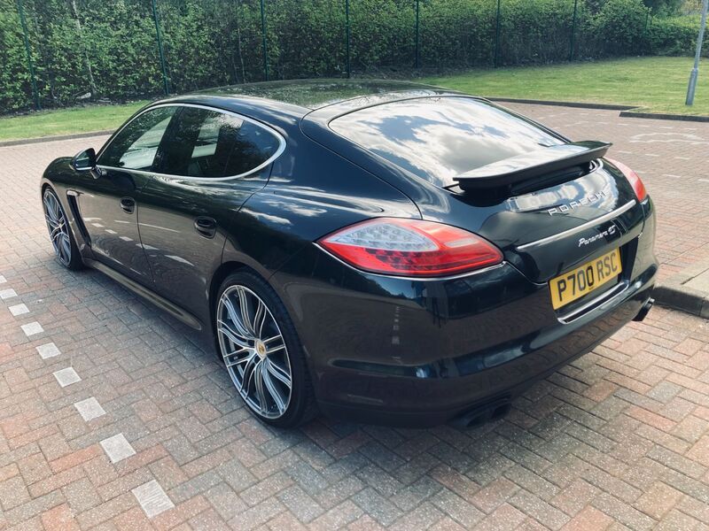 PORSCHE PANAMERA