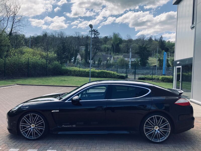 PORSCHE PANAMERA