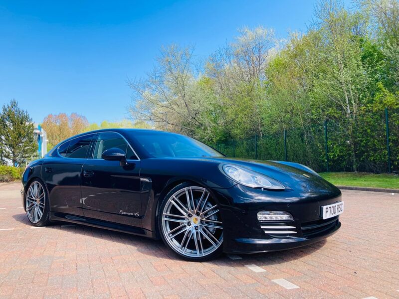 PORSCHE PANAMERA