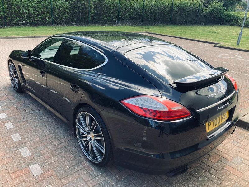 PORSCHE PANAMERA