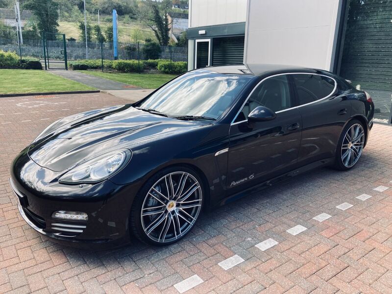 PORSCHE PANAMERA