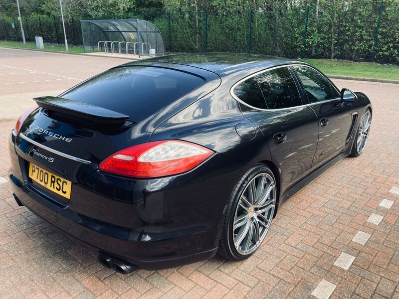 PORSCHE PANAMERA