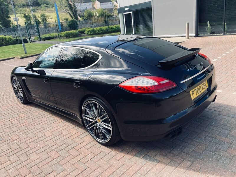 PORSCHE PANAMERA