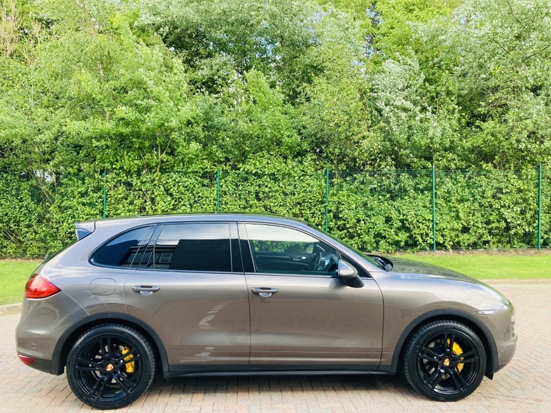 PORSCHE CAYENNE