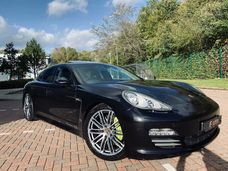 PORSCHE PANAMERA