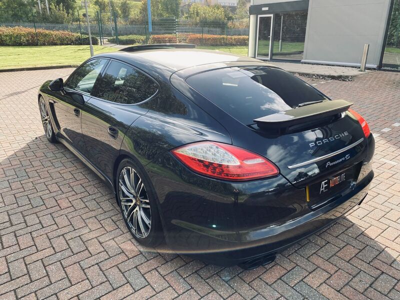 PORSCHE PANAMERA