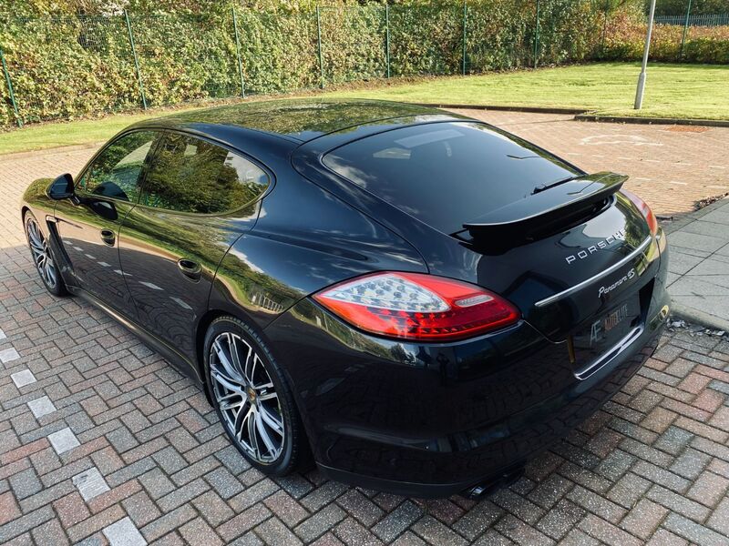 PORSCHE PANAMERA