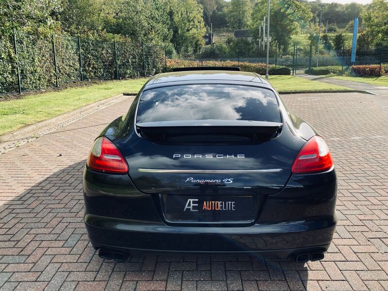 PORSCHE PANAMERA