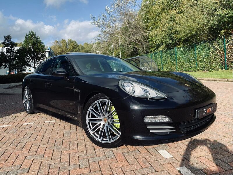 PORSCHE PANAMERA