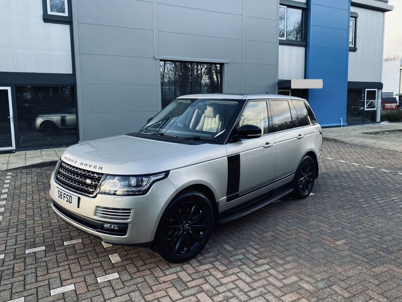 View LAND ROVER RANGE ROVER TDV6 VOGUE