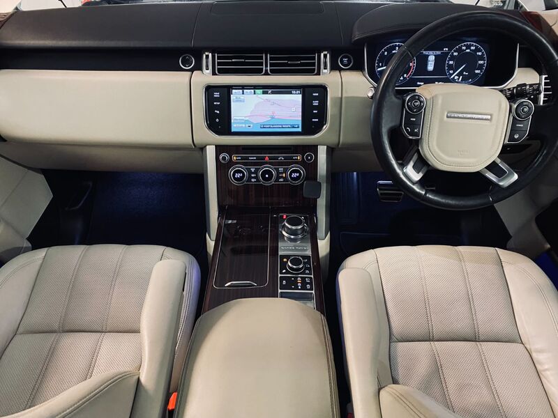 View LAND ROVER RANGE ROVER TDV6 VOGUE