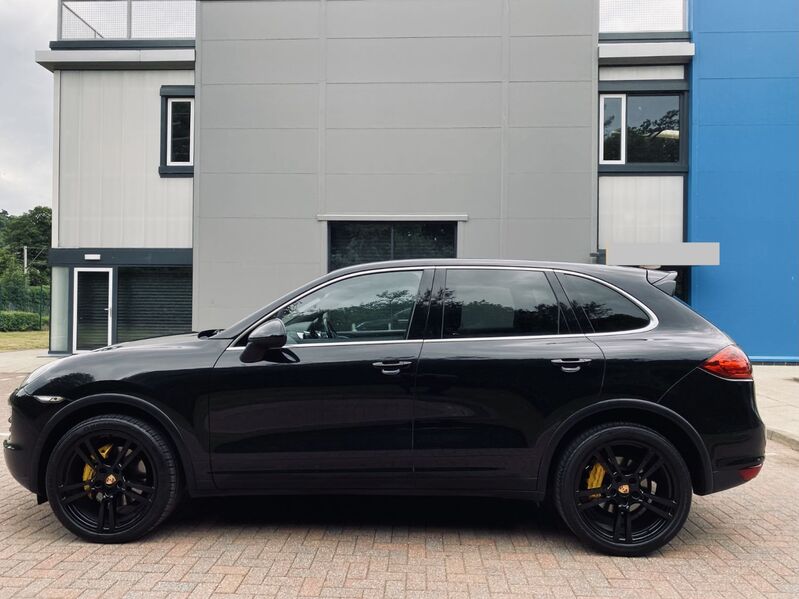 PORSCHE CAYENNE