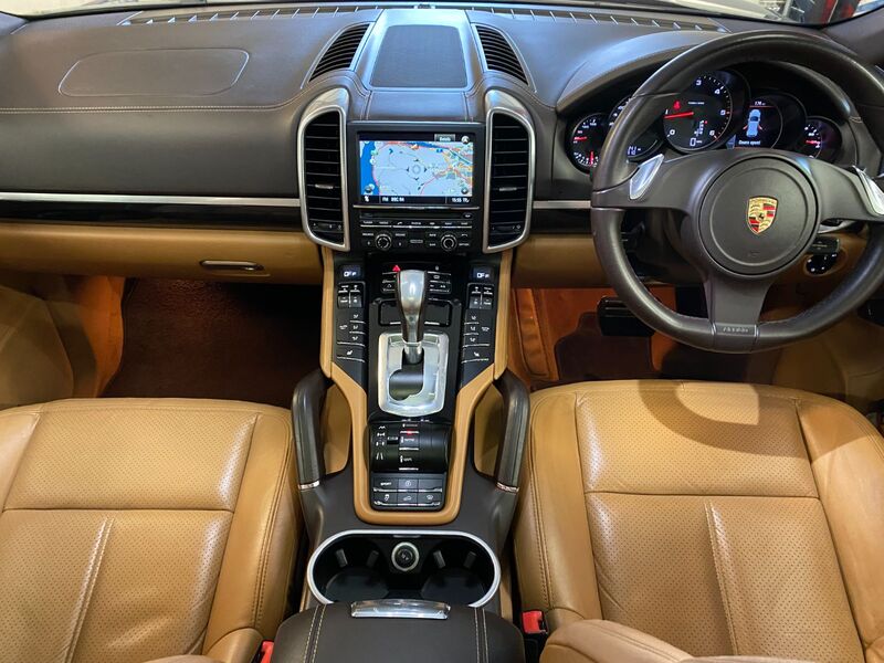 PORSCHE CAYENNE