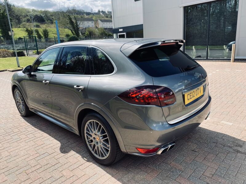 PORSCHE CAYENNE