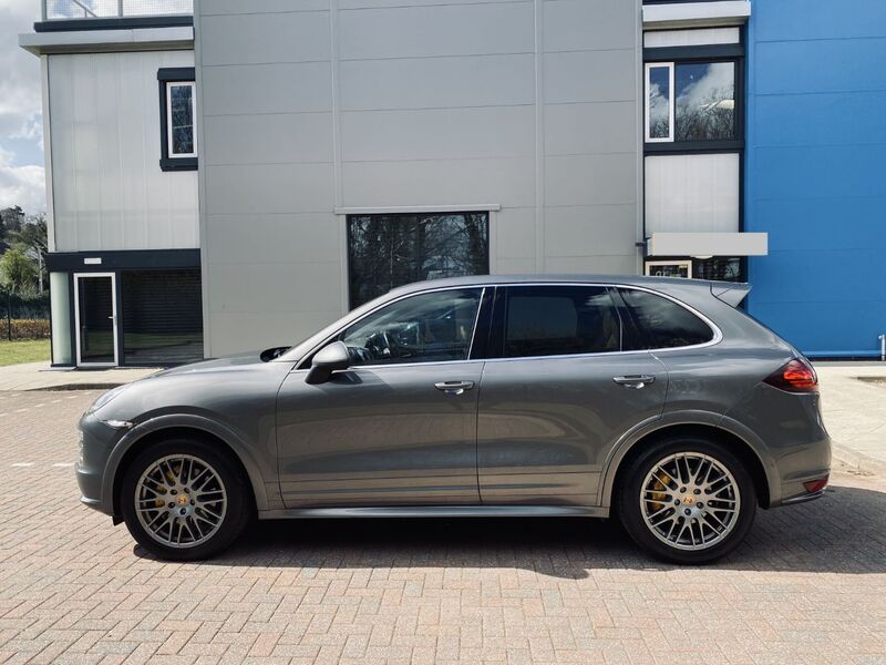 PORSCHE CAYENNE