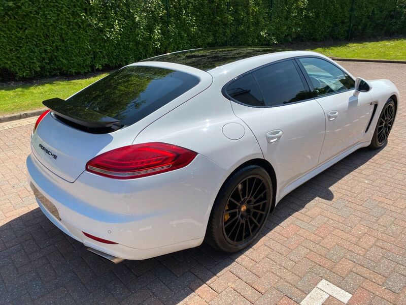 PORSCHE PANAMERA