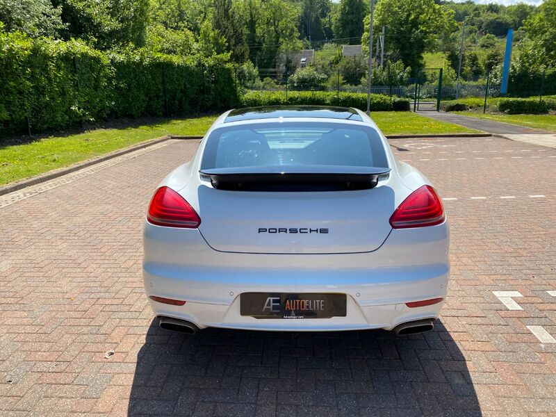 PORSCHE PANAMERA