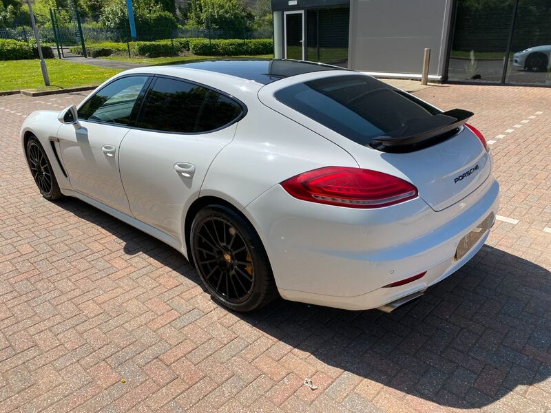 PORSCHE PANAMERA