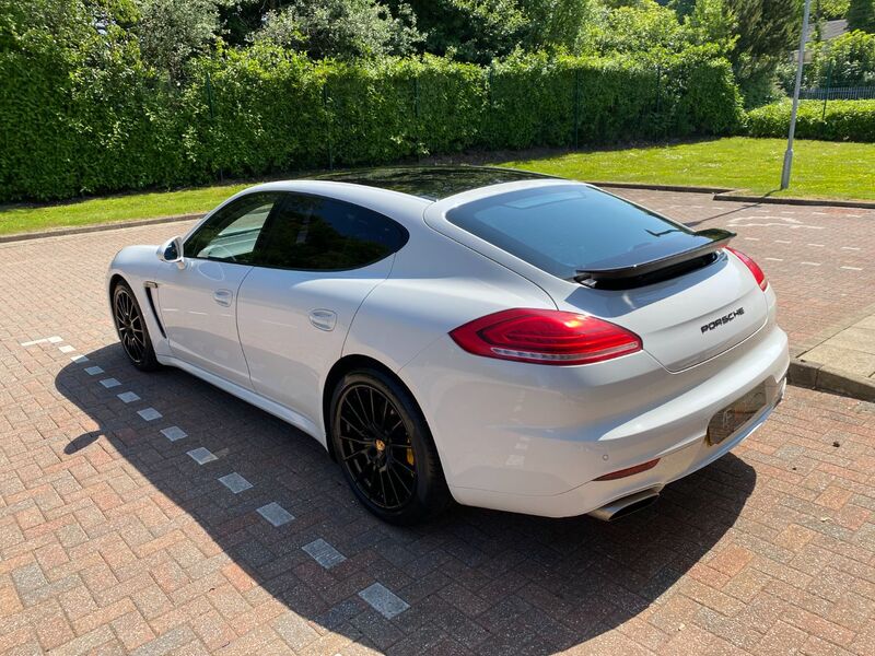 PORSCHE PANAMERA