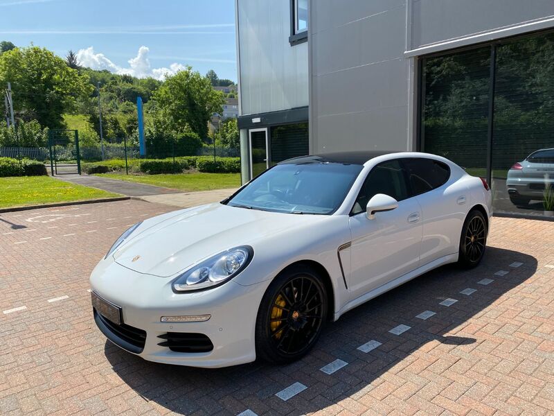 PORSCHE PANAMERA