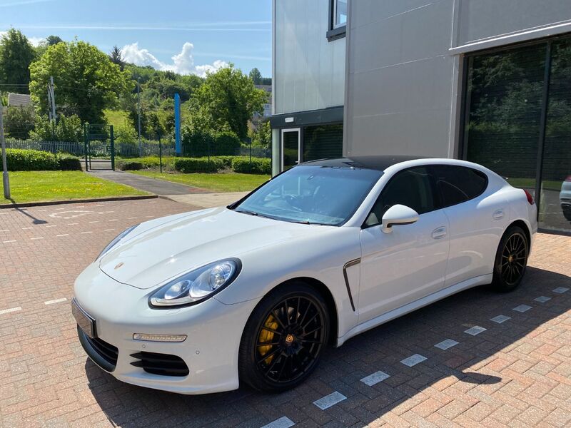 PORSCHE PANAMERA