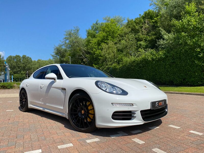 PORSCHE PANAMERA