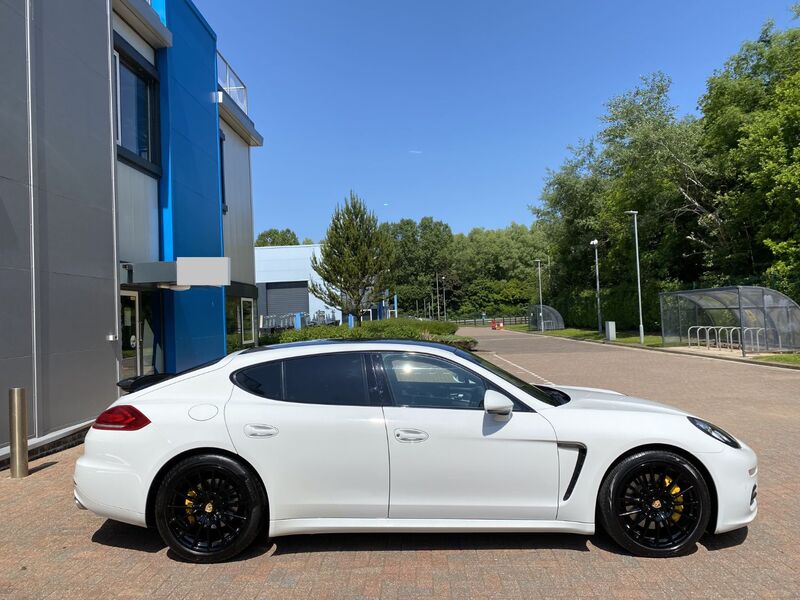 PORSCHE PANAMERA