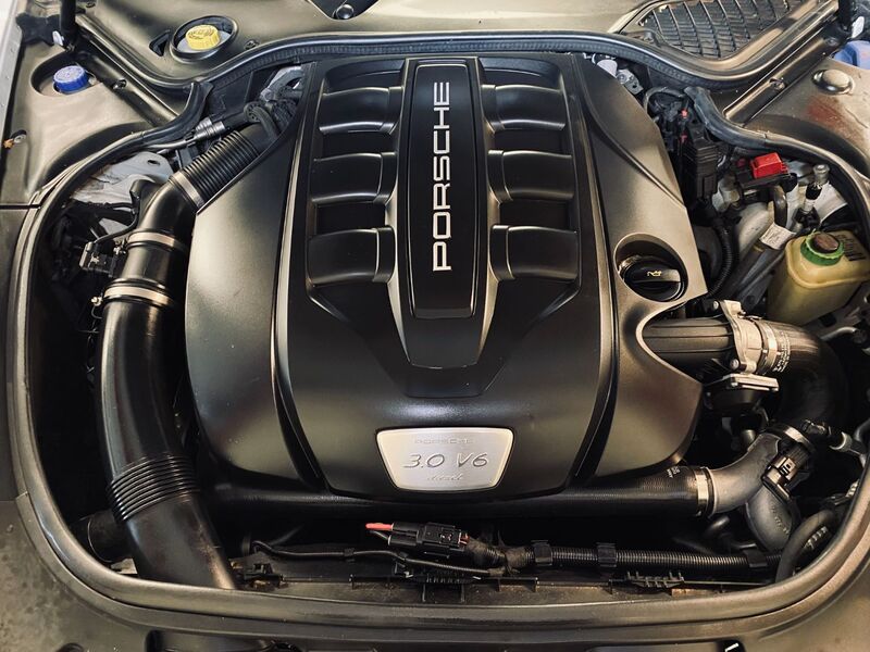 PORSCHE PANAMERA