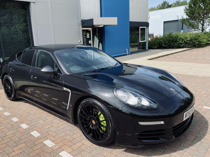 PORSCHE PANAMERA