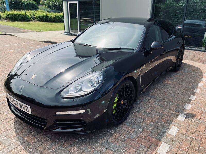 PORSCHE PANAMERA