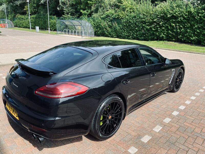 PORSCHE PANAMERA