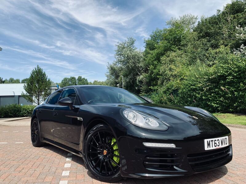 PORSCHE PANAMERA