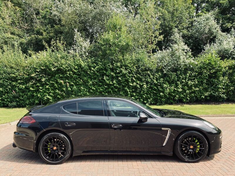 PORSCHE PANAMERA