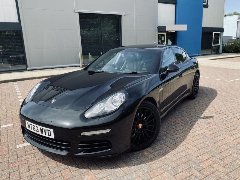 PORSCHE PANAMERA