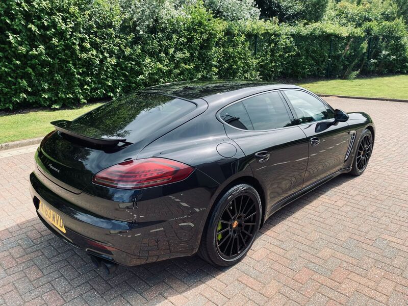 PORSCHE PANAMERA